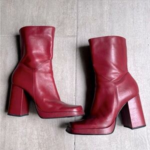 VINTAGE ALDO RED PLATFORM BOOTS
